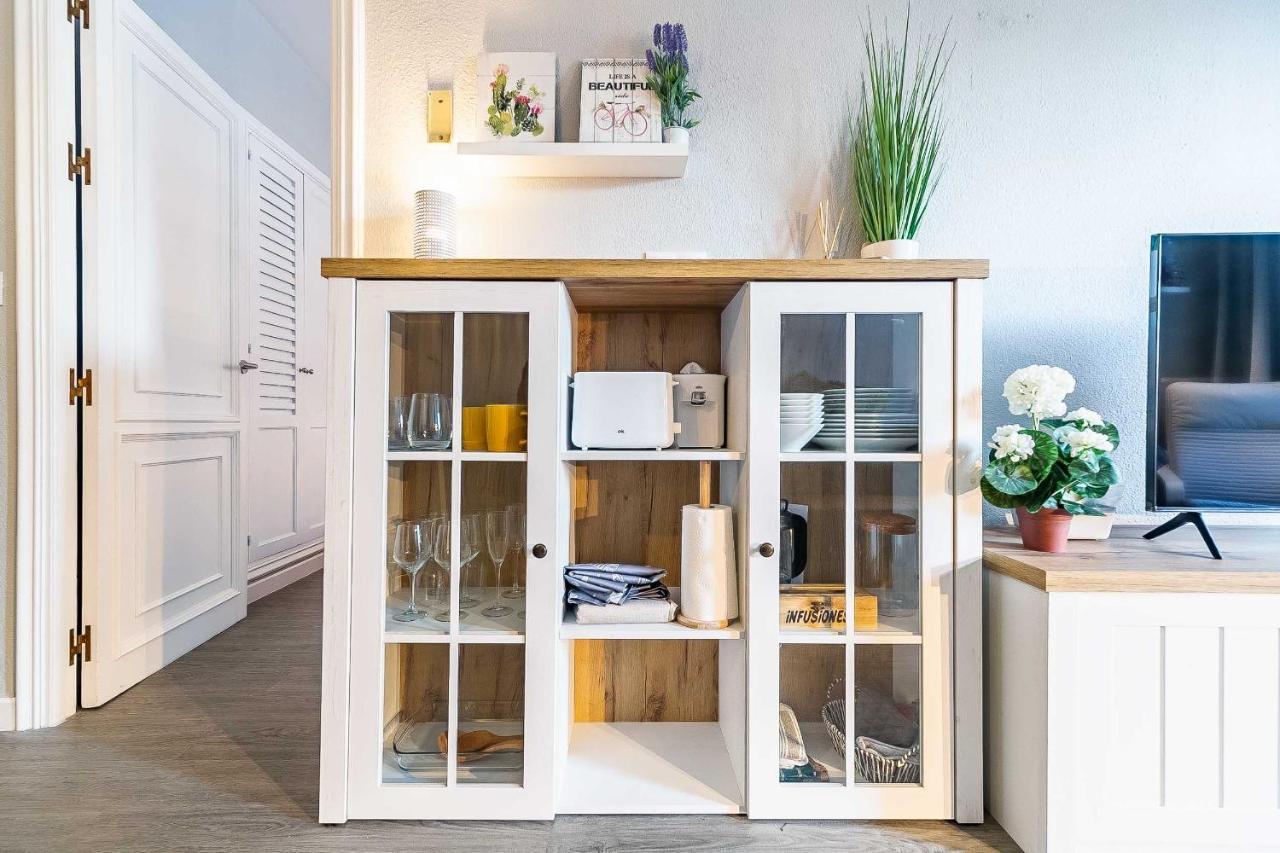 76-Lovely Beach Front Apartment In 푸엔히롤라 외부 사진