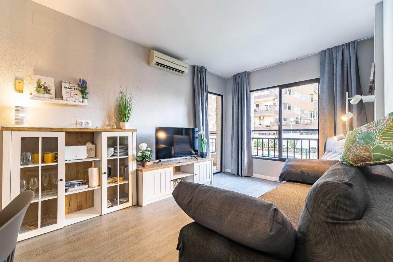 76-Lovely Beach Front Apartment In 푸엔히롤라 외부 사진